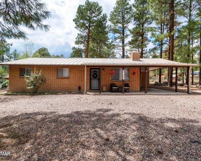960 N 32Nd Avenue. Property for Rent in Show Low, AZ for $2,000 with 3 bedrooms and 2 full baths. This 1,284 square foot property was built in 1977 on a lot size of 0.27.. This beautifully remodeled 3-bedroom, 2-bathroom home offers comfortable living in a serene setting surrounded by tall pines. The property features a fenced backyard and is ideally located within walking distance of Fool Holl...