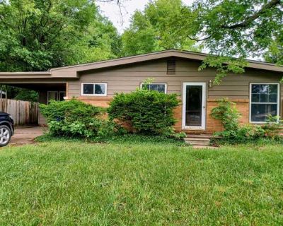 4 Bedroom 2BA 1200 ft Pet-Friendly Apartment For Rent in Park City, KS