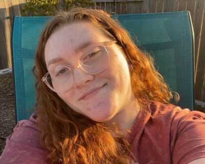 Im organized, willing to communicate and compromise, I work part time and study at LSCS so I will be busy or in my room most times. Im very quiet and wont have many guests.