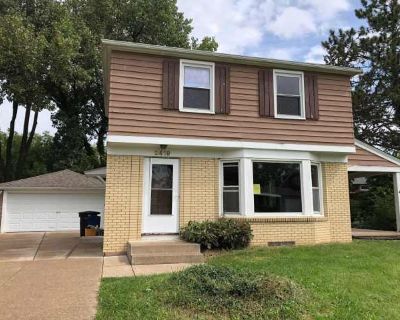 2 Bedroom 1BA 1152 ft Pet-Friendly Apartment For Rent in Rock Island, IL