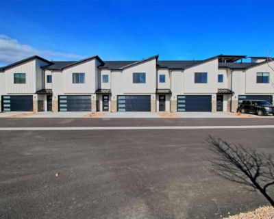 3 Bedroom 3BA 2148 ft Townhouse For Sale in Grand Junction, CO
