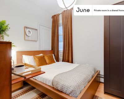 Full bedroom in 3 bed/1 bath home in South Boston  #196 C (Has a Condo)...