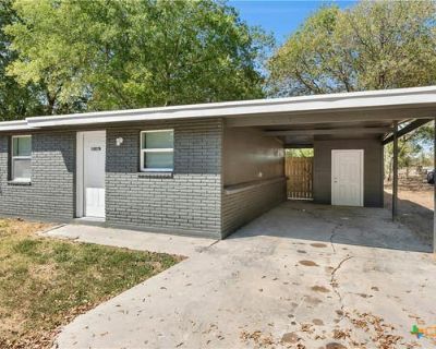3 Bedroom 2BA 1300 ft Condominium For Sale in SAN MARCOS, TX