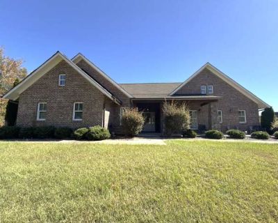6 Bedroom 6.5BA 6000 ft Furnished Pet-Friendly Apartment For Rent in Mint Hill, NC