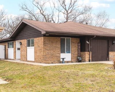 2 Bedroom 2BA 1100 ft Duplex For Sale in STREAMWOOD, IL