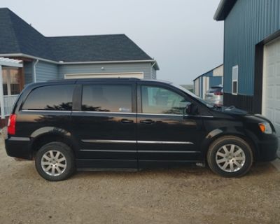 2014 Chrysler Town & Country AMS van