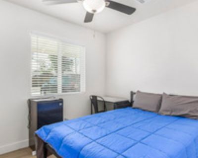 Phoenix House with Dining area. Comfortable & newly-renovated