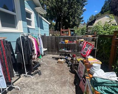 SE PORTLAND YARD SALE