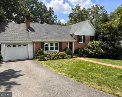 4 Bedroom 2BA 1880 ft Apartment For Rent in McLean, VA