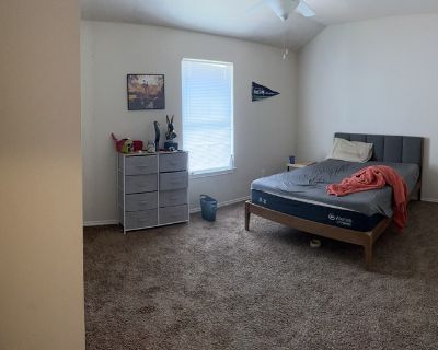 Pet friendly $550 per month room to rent in Denton