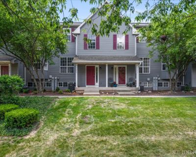 2 Bedroom 1BA 1196 ft Condo For Sale in Yorkville, IL