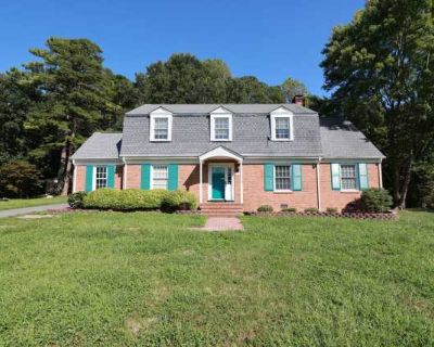 4 Bedroom 2.5BA 2444 ft Pet-Friendly Apartment For Rent in Tuckahoe, VA