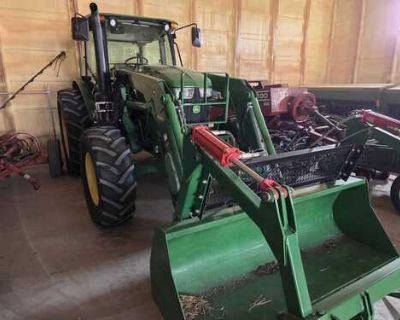 JD 6105E with H340 loader 3260 hours joystick with electronic button for grapple 3