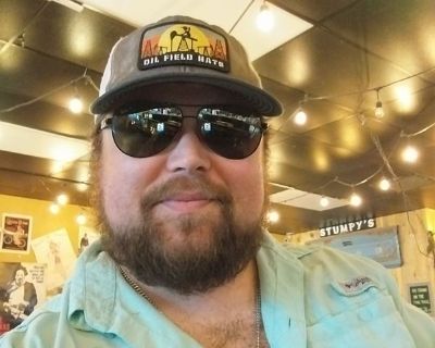 Garrett - Needs an Apartment on iROOMit or a Room