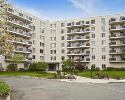 Post Ave Apt L, Westbury, Condo For Sale