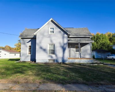 4 Bedroom 1BA 1709 ft Single Family House For Sale in Earlham, IA