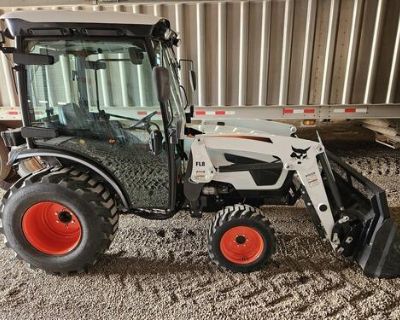 Bobcat CT2540 40Hp HST Tractor with 62" bucket with spill guard and cutting edge. FWD, 3 speed hydrostatic drive, 3point, PTO, Diff lock, Cab, Air conditioning, block heater, 2 hydraulic remotes, grill guard, perfect shape low hours. 66" snowblower. Used 1 time on the little snow we had last year. All set up and basically brand new. 74" box blade, scarifiers, 2 blades to pull or push. Custom hi...
