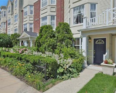 2 Bedroom 4BA 2105 ft Condominium For Sale in HAVERSTRAW, NY