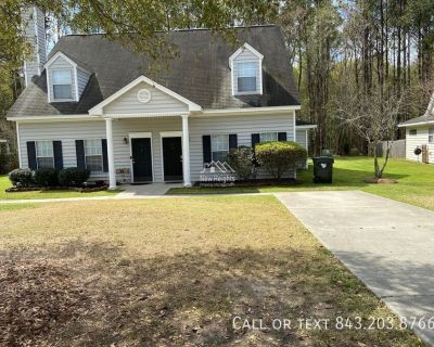 3 Bedroom 2BA 1400 ft Pet-Friendly Single-family home For Rent in Summerville, SC