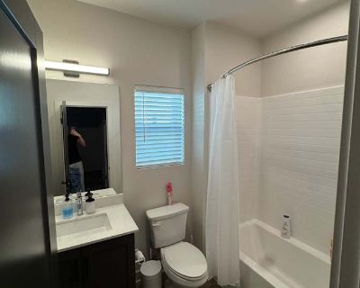 Available on: now. Furnished. Parking available * Internet included * Students welcome. Spacious private room in a new, modern apartment with wood-style floors, a large closet, and plenty of natural light. Includes access to a shared kitchen with stainless steel appliances, a clean bathroom, and in-unit laundry. Safe neighborhood near Rancho Cucamonga.. Rent $1,000 per month Bills Not included ...