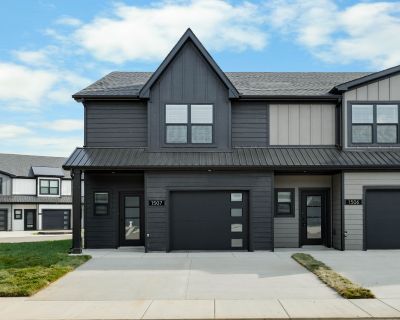 3 Bedroom 2BA 1456 ft Condo For Sale in Clarksville, TN