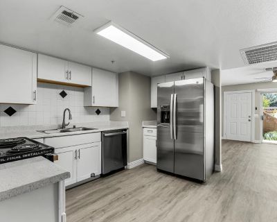 2 Bedroom 1BA Pet-Friendly Apartment For Rent in Cathedral City, CA