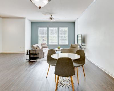 2 Bedroom 1.5BA 1008 ft Furnished Pet-Friendly Apartment For Rent in Arlington, TX