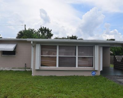 2 Bedroom 1BA 780 ft House For Rent in Jensen Beach, FL