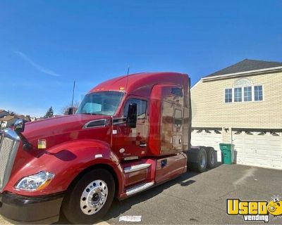 2016 Kenworth T680 Sleeper Cab Semi Truck | Transport Service Vehicle