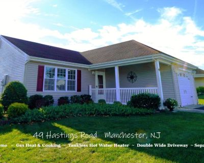 49 Hastings Road. Gas Coverted for Energy Efficiency. Danbury Model in Leisure Knoll a 55+ gated community in Manchester NJ. Just miles to the Shore, Garden State Pkwy and ample shopping and dining spots. 2-bedrooms, 2 full baths, very large eat-in-kitchen, one car attached garage, with a Double Wide Driveway. The washer/dryer were removed from the bathroom closet and placed in its own little l...