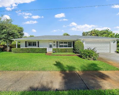 201 Worth Court N. Property for Rent in West Palm Beach, FL for $6,000 with 3 bedrooms and 2 full baths. This 1,632 square foot property was built in 1975.. Charming 3 BR ranch-style home in the heart of West Palm Beach! Available until the end of February 2026, on a weekly or monthly basis. Minutes from Downtown West Palm Beach, Worth Avenue, Mar A Lago, and Palm Beach International Airport. E...