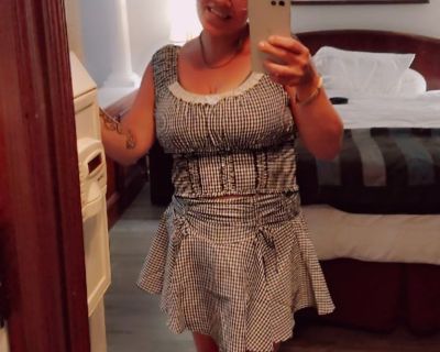 I'm friendly and bubbly. I am clean and make sure my priorities are taken care of.