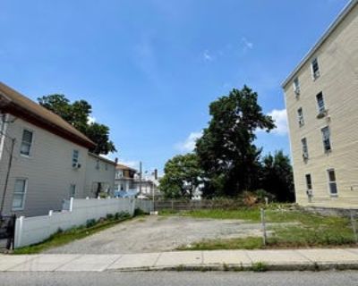 Single Family Home For Sale in LOWELL, MA