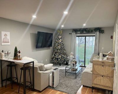 Private room with shared bathroom in a Condo with 3 roomies