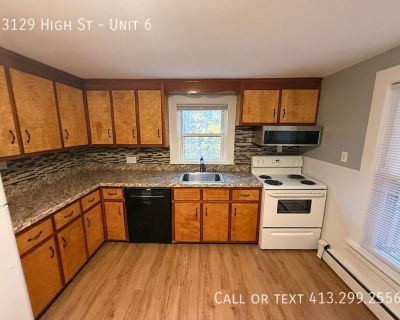 2 Bedroom 1BA Pet-Friendly Apartment For Rent in Palmer, MA