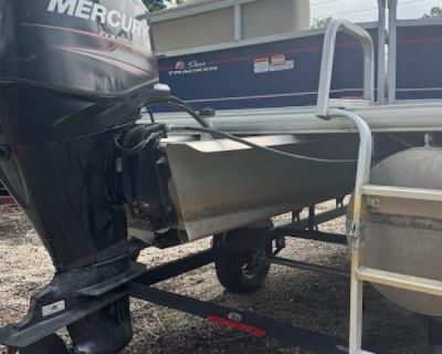 2018 Sun Tracker PARTY BARGE