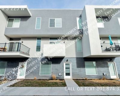 4 Bedroom 3BA 1640 ft Pet-Friendly Single-family home For Rent in Clearfield, UT