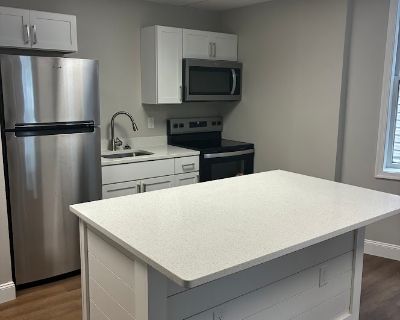 This listing is a mid term rental (30 days or longer) on https://homads.com/. This beautifully updated apartment offers the perfect blend of space and charm, with approximately 1,500 sq. ft. of living space to make your own.**Features youll love:**- 3 bedrooms (one smaller room fits a twin bed, perfect for an office or guest space)- Bright, oversized living room- Separate dining room for gather...