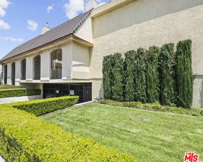 2 Bedroom 2BA 1614 ft Townhouse For Sale in North Hollywood, CA