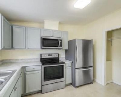 4 Bedroom 2BA 1512 ft Manufactured Home For Sale in FORT MYERS, FL