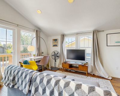 1BA Retreat Vacation Rental in New Portland Neighborhood Studio, Portland, OR