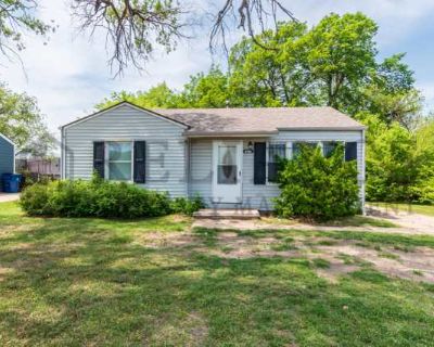 2 Bedroom 1BA 782 ft Pet-Friendly Apartment For Rent in Wichita, KS