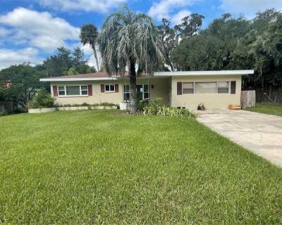 3 Bedroom 2BA 1979 ft Furnished Apartment For Rent in Dunnellon, FL