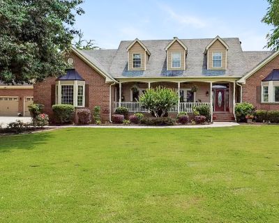 4 Bedroom 3BA 4344 ft Single Family House For Sale in Griffin, GA