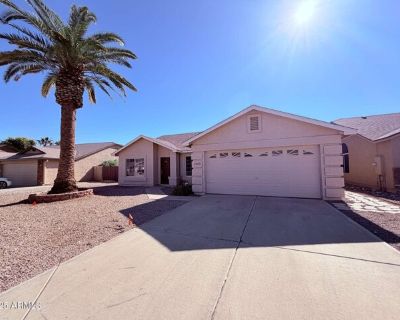 2293 E Longhorn Pl. Single-level home in a desirable Chandler neighborhood offering 3 bedrooms and 2 bathrooms. Bright interior with open living and dining areas, neutral flooring, and a functional kitchen with a center island and brand-new appliances. The primary suite includes a large sitting area, walk-in closet, and private bath. Low-maintenance backyard with covered patio ideal for outdoor...