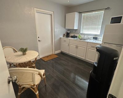 1 Bedroom 1BA 1276 ft Furnished House For Rent in Hollywood, FL