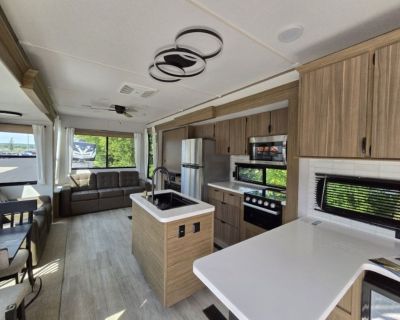 2025 Salem Villa 40RLB - Forest River Park Trailer/Camper