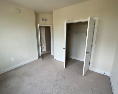 Pet friendly $800 per month room to rent in Lee Manor