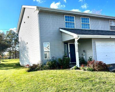 3 Bedroom 1BA 1393 ft Condo For Sale in Gurnee, IL