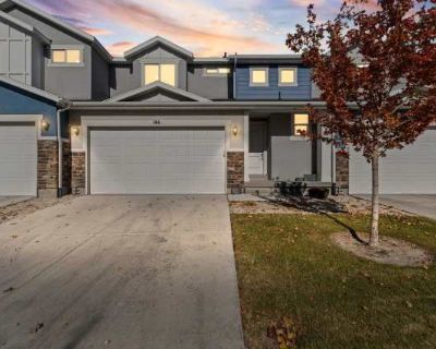 4 Bedroom 3.5BA 2371 ft Pet-Friendly Apartment For Rent in American Fork, UT